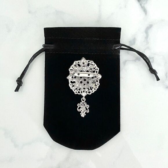 Victorian-style Brooch Faux CAMEO MARCASITE Pin BLUE SILVER BLACK Goth Vampire - Picture 2 of 3